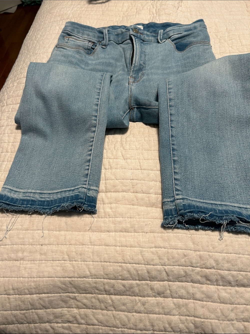 Good American Light Wash Denim Jeans - Picture 3 of 6